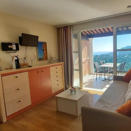 Comfortable Nest With Pool And Sea View