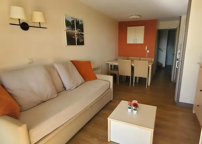 Apartman Comfortable Nest With Pool And Sea View Saint-Raphaël