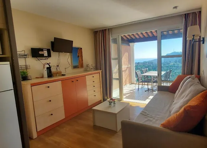 Comfortable Nest With Pool And Sea View