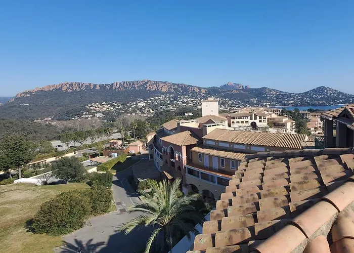 Comfortable Nest With Pool And Sea View Apartamento Saint-Raphaël