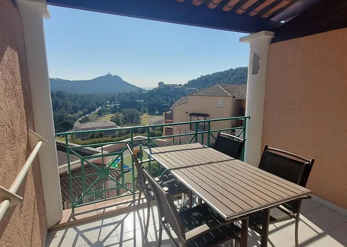 Apartman Comfortable Nest With Pool And Sea View Saint-Raphaël